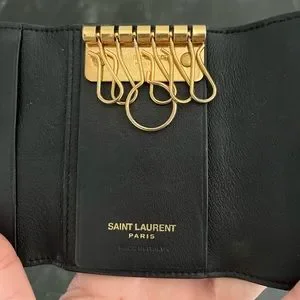小物 SAINT LAURENT key case CASSANDRE SLIM KEY CASE IN GRAIN DE POUDRE LEATHER | Saint